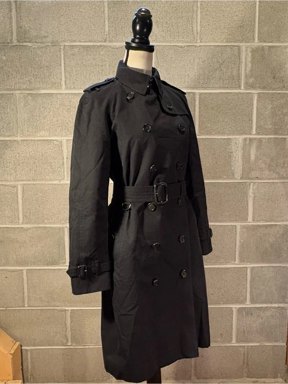 Burberry Westminster trench coat. - Picture 5 of 16